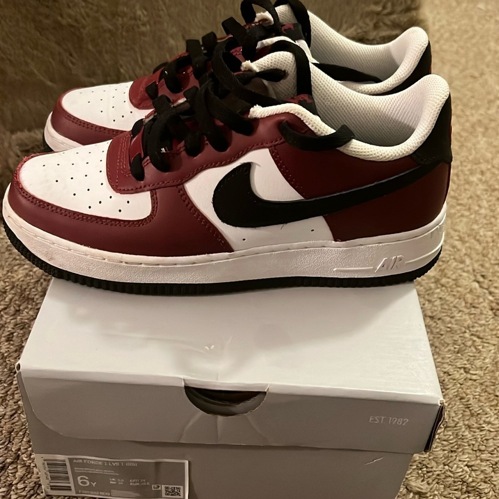 Air Force 1 LV8 1 (GS) in size 6 Youth in the color deep red/black white.